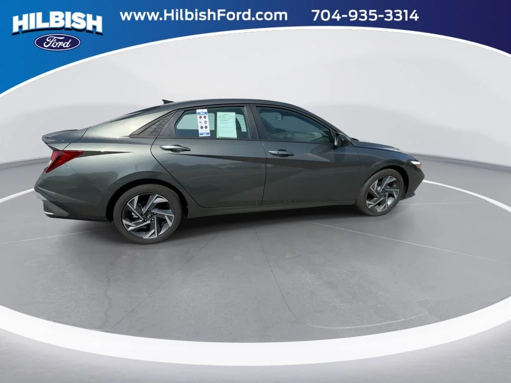 Used 2025 Gray Hyundai SEL Sport image 8