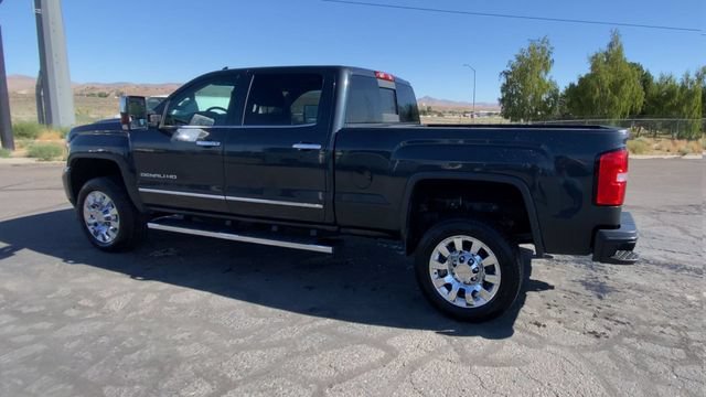 Used 2019 DARK SLATE METALLIC GMC Denali image 6