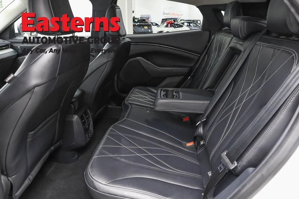 Used 2021 White Ford Select image 21