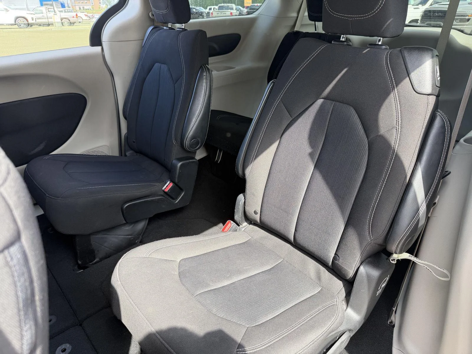 Used 2023 Silver Mist Clearcoat Chrysler LX image 15