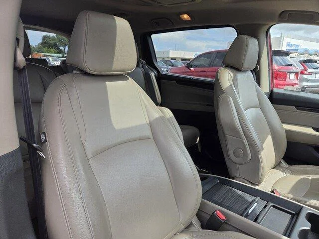 Used 2022 Radiant Red Metallic II Honda Touring image 32