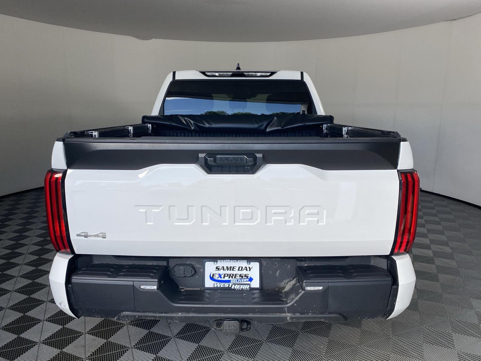 Used 2022 White Toyota SR5 image 9