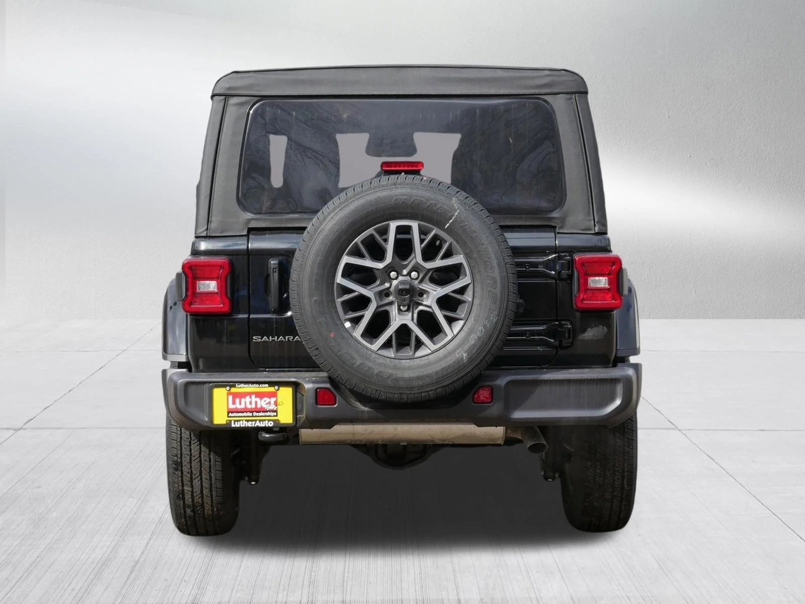 New 2026 Black Clear-Coat Exterior Paint Jeep Sahara image 6