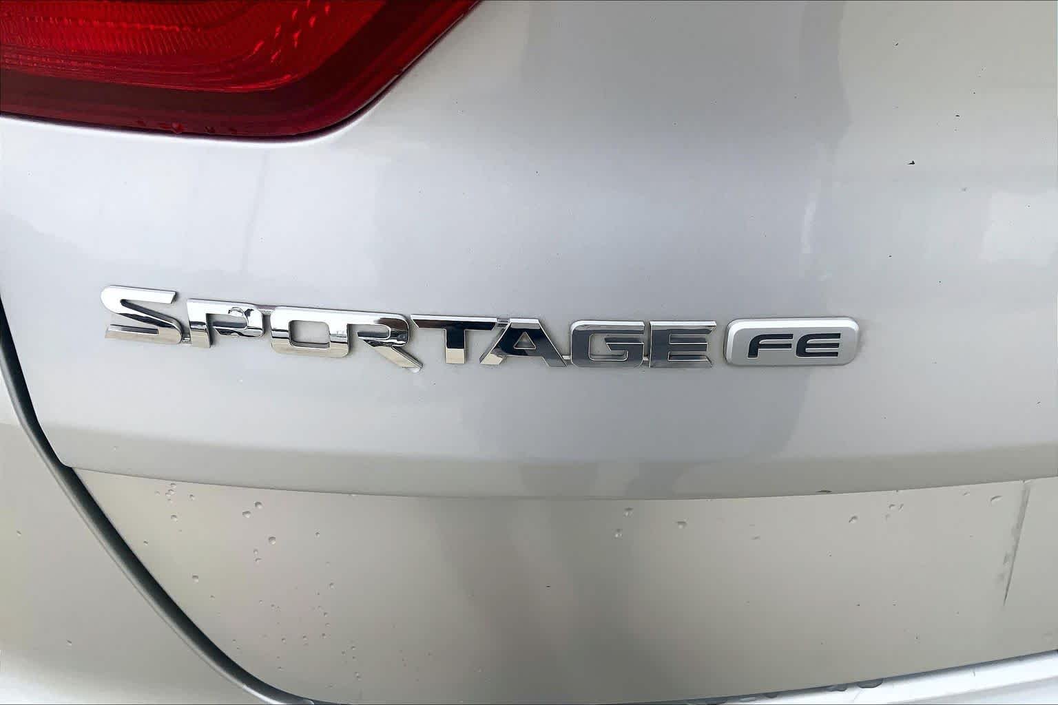 Used 2018 Sparkling Silver Kia LX image 10