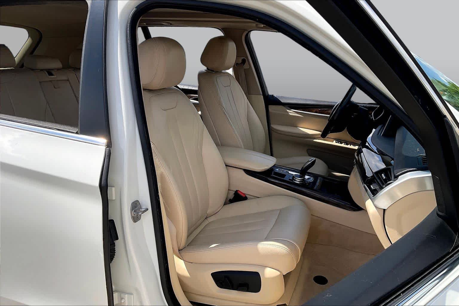 Used 2015 Alpine White BMW sDrive35i image 8