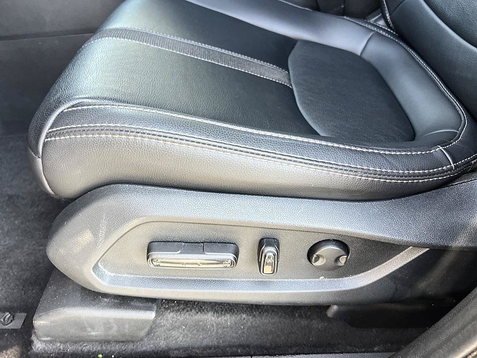 Used 2023 Gray Honda EX-L 8 Passenger image 21