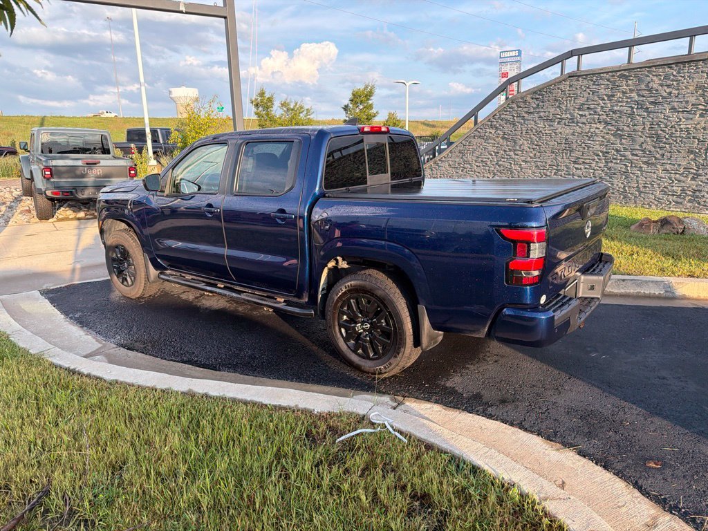 Used 2022 Blue Nissan SV image 5