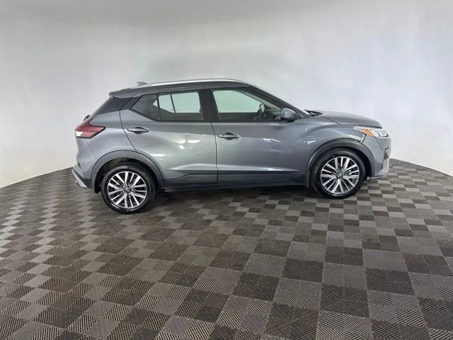 Used 2023 Gray Nissan SV image 4