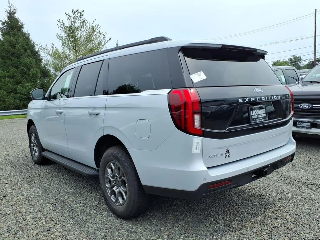 New 2026 Space Silver Metallic Ford Active image 4