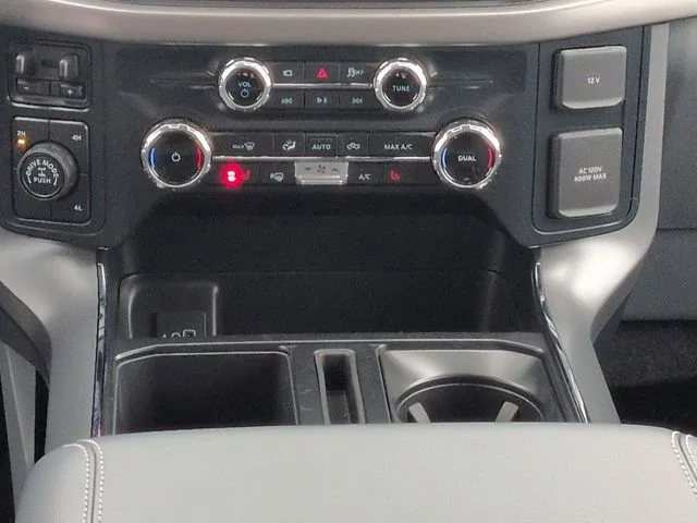 New 2026 Oxford White Ford XLT image 19