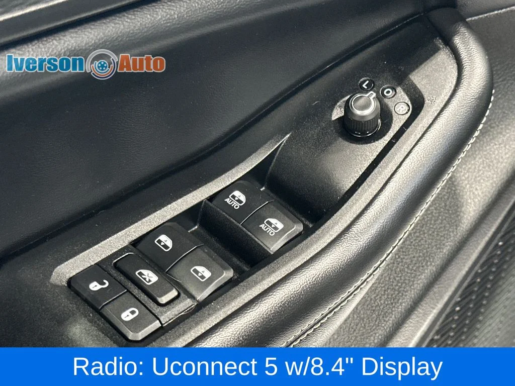 Used 2023 White Jeep Laredo image 17