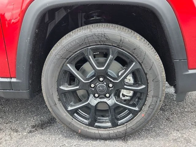 New 2026 Red Hot Pearlcoat Jeep Latitude image 10