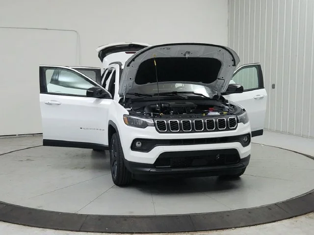 New 2026 Bright White Clear-Coat Exterior Paint Jeep Latitude image 11