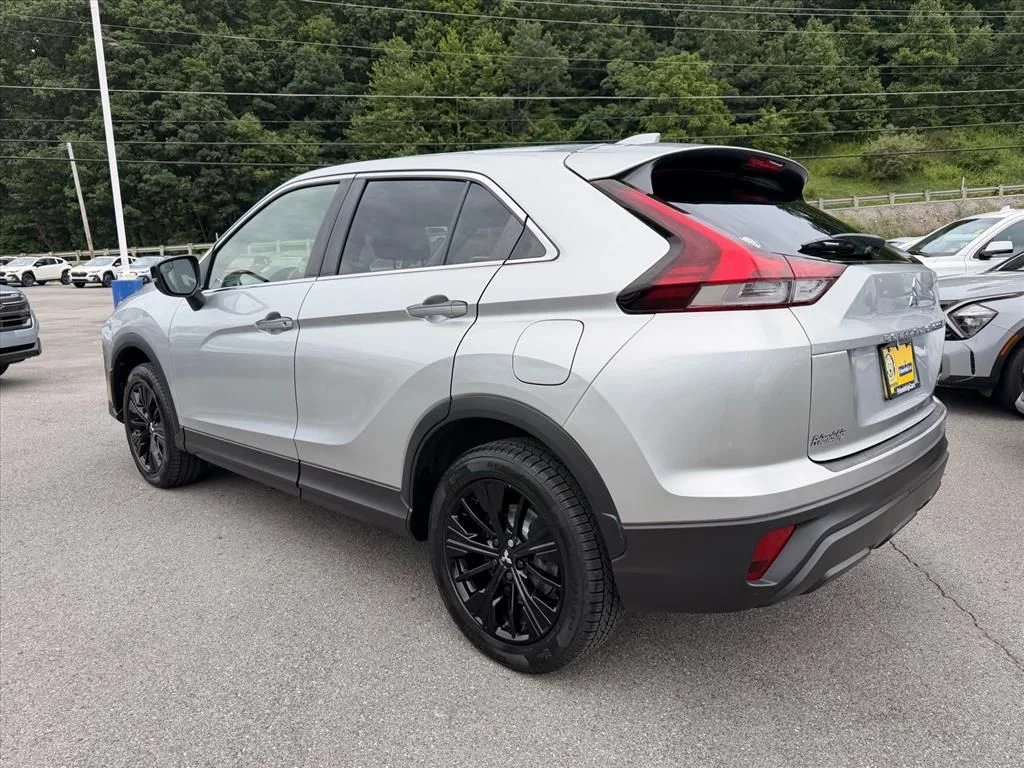Used 2022 Silver Mitsubishi LE image 5