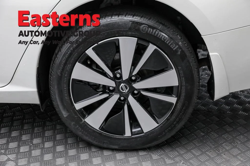 Used 2022 White Nissan 2.5 SV image 8