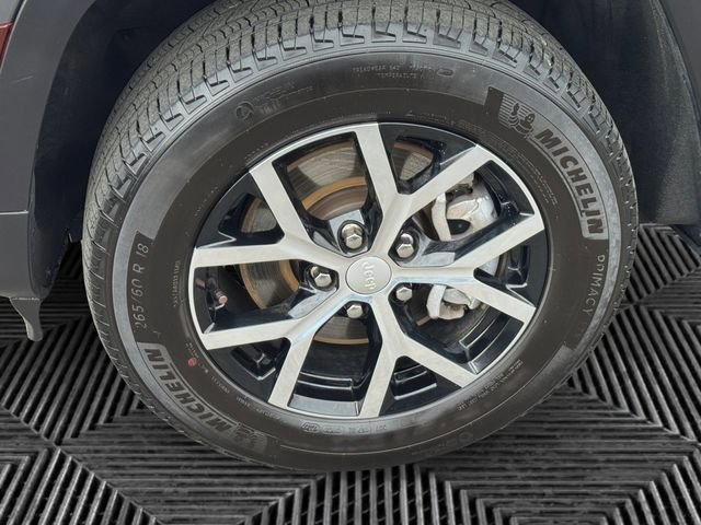 Used 2023 Gray Jeep Limited image 10