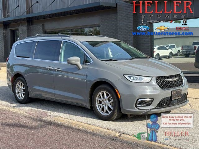 2022 Chrysler Pacifica Touring L's photo