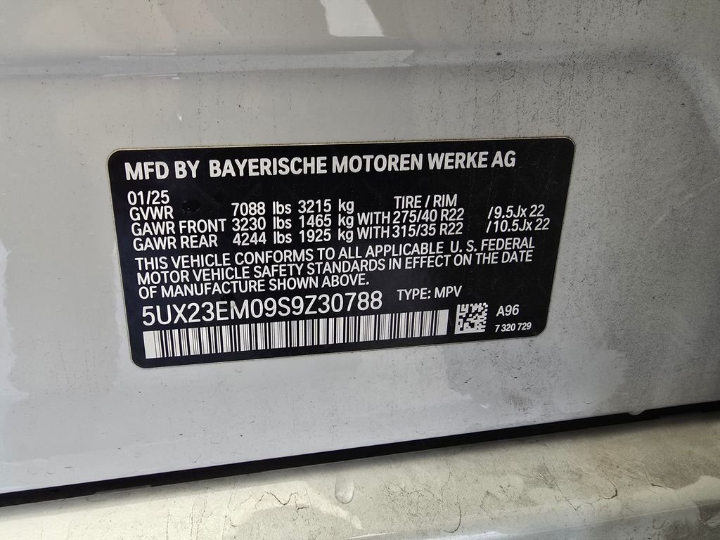 Used 2025 White Metallic BMW xDrive40i image 17