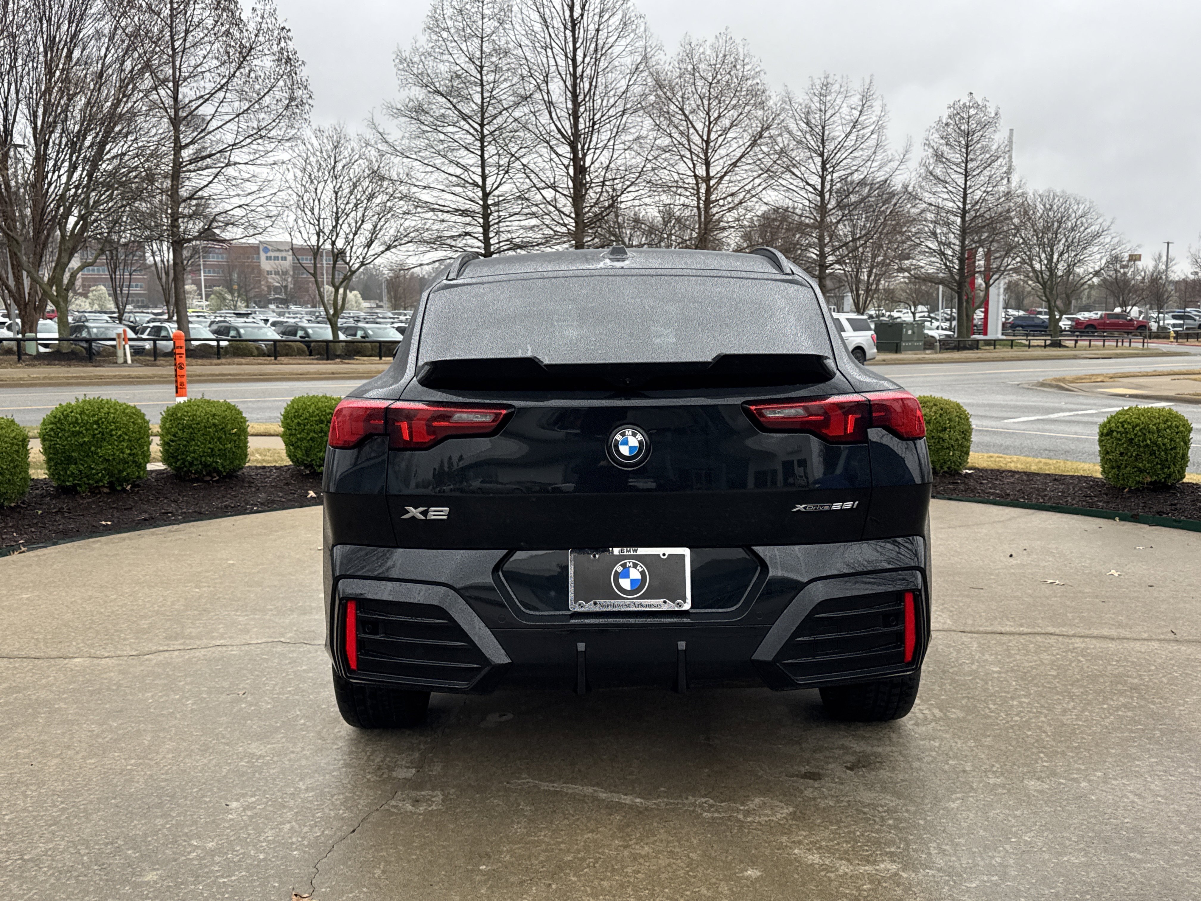 New 2026 BLACK SAPHORE BMW xDrive28i image 4