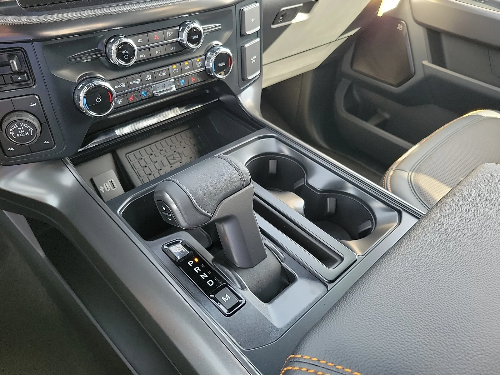 New 2026 Agate Black Metallic Ford Tremor&reg; image 18