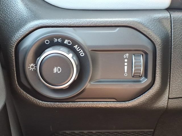 Used 2023  Jeep High Altitude image 22