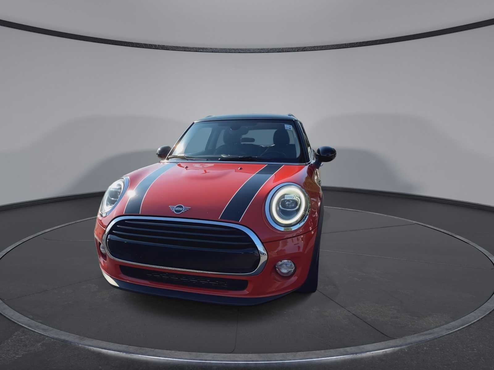 Used 2019 Solaris Orange Metallic MINI Cooper image 3