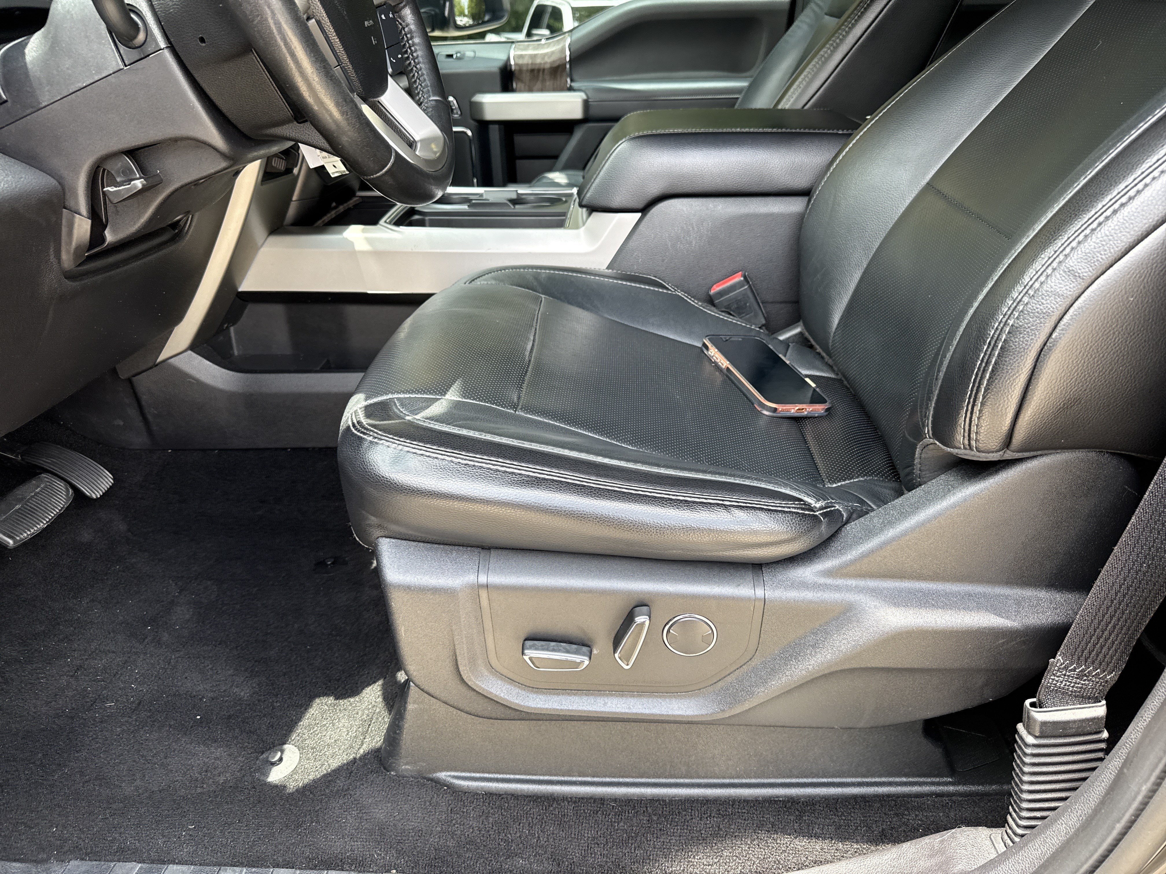 Used 2017 Shadow Black Ford Lariat image 9