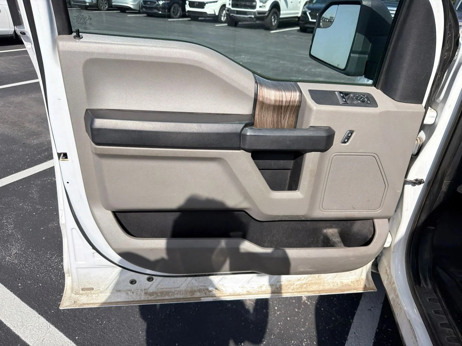 Used 2018 White Ford XL image 12