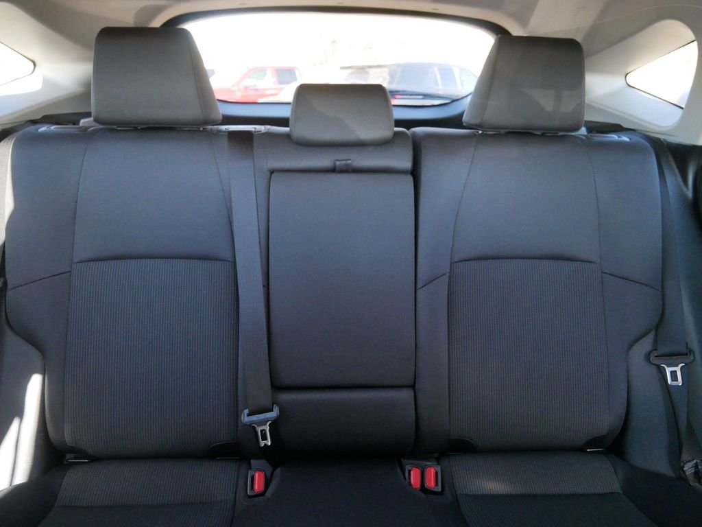 2024 Toyota Venza LE - Photo 18