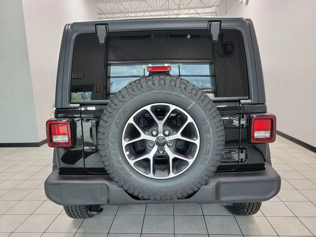New 2026 Black Clear-Coat Exterior Paint Jeep Sport S image 6