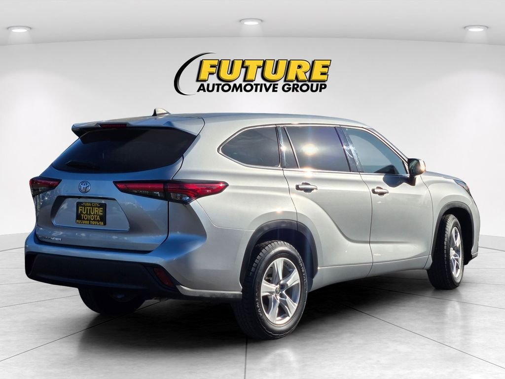 Used 2022 Silver Toyota L image 4