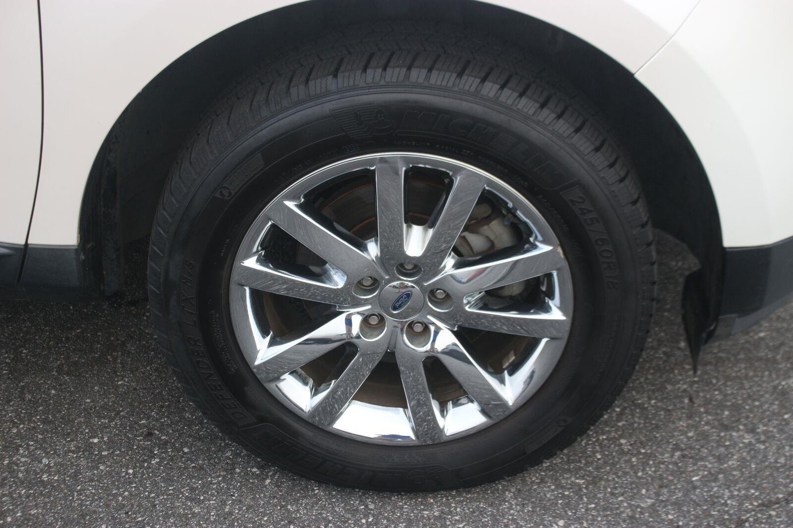 Used 2014 White Ford Limited image 37