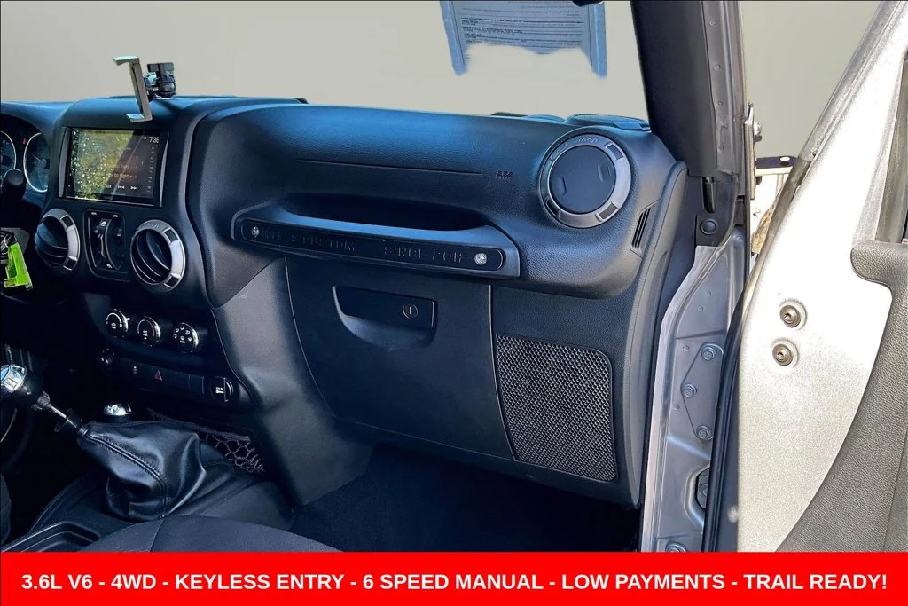 Used 2017 Silver Jeep Unlimited Sport image 29