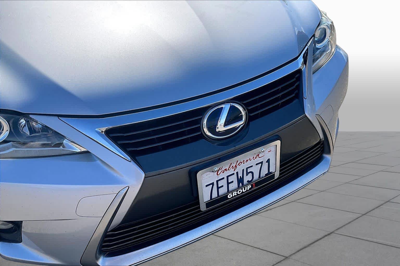 Used 2014 Silver Lining Metallic Lexus Hybrid image 29