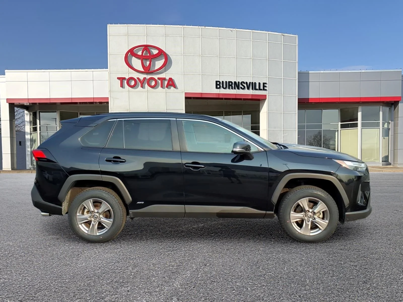 Used 2025 Toyota RAV4 XLE with VIN 4T3RWRFV6SU164896 for sale in Burnsville, Minnesota