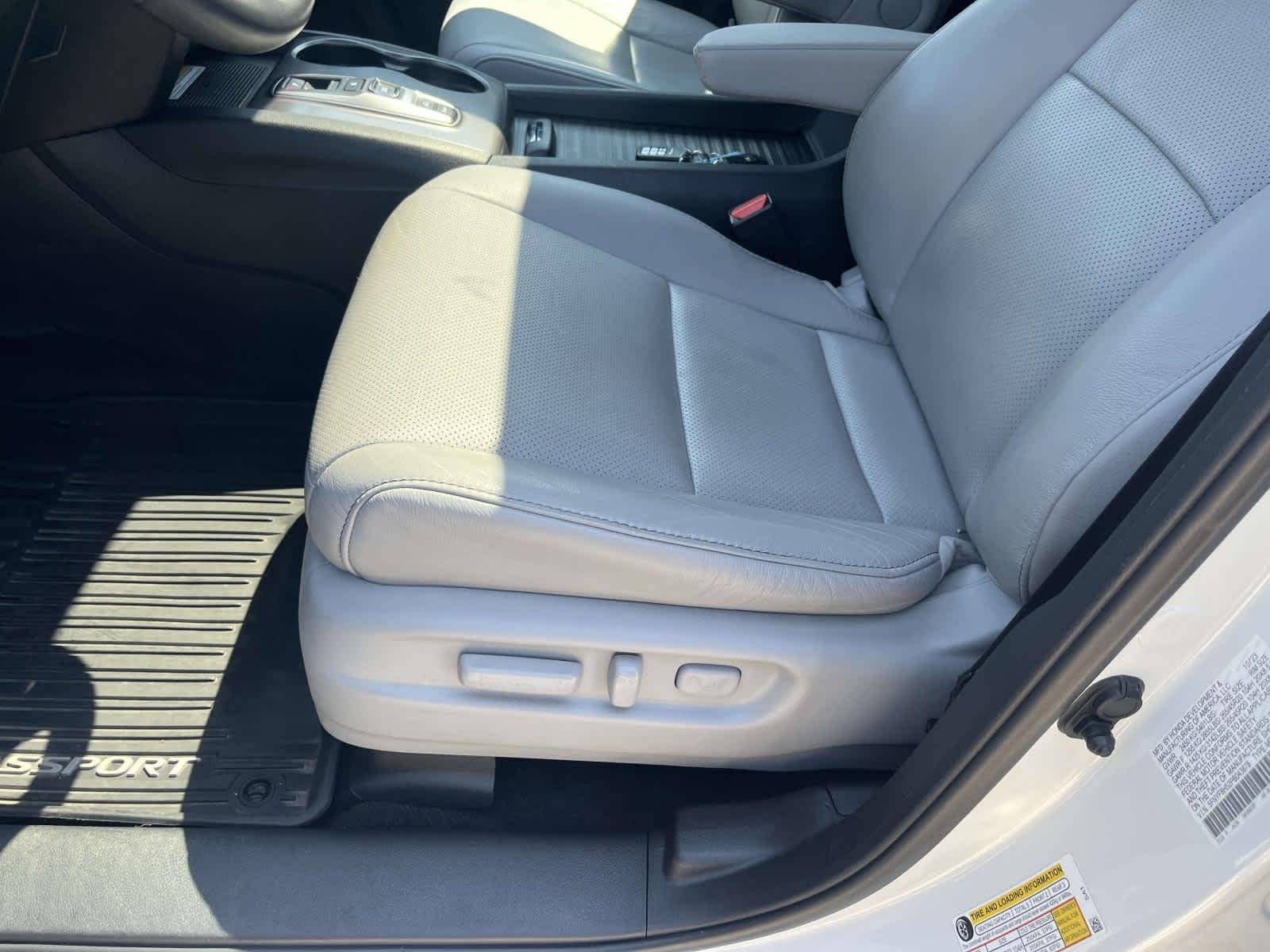 Used 2023 Platinum White Pearl Honda EX-L image 19