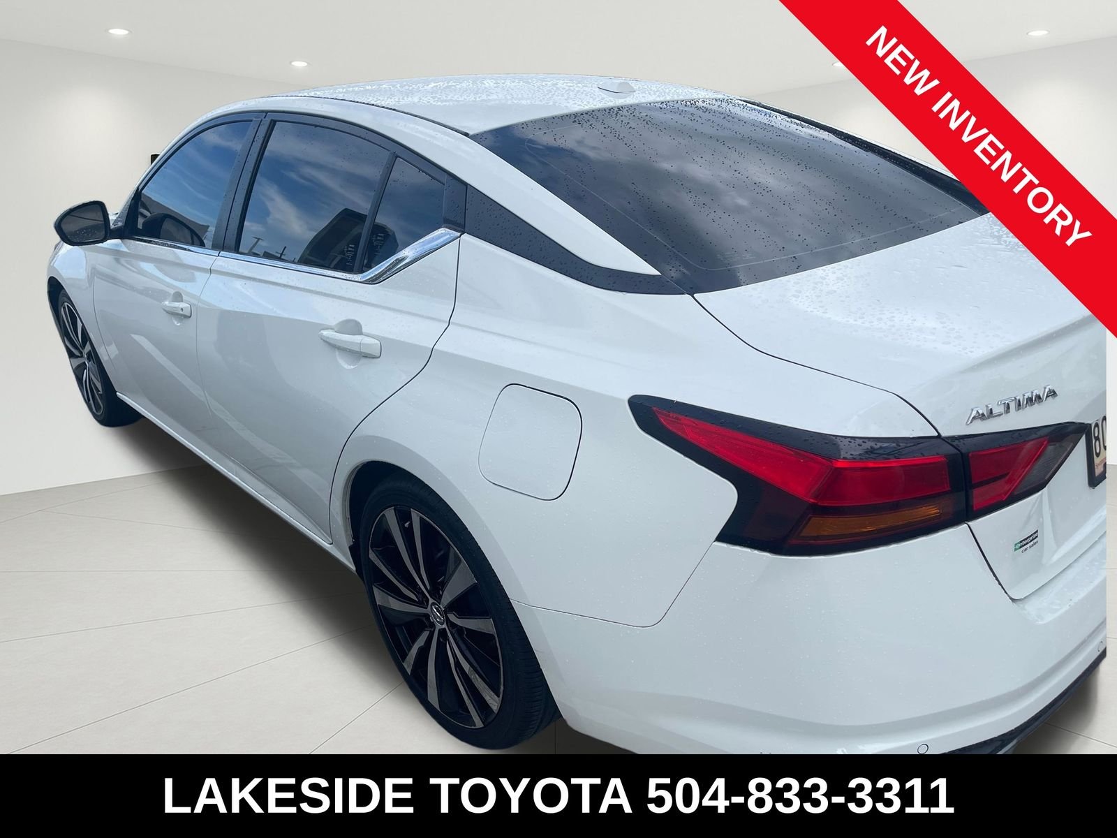 Used 2022 White Nissan 2.5 SR image 5