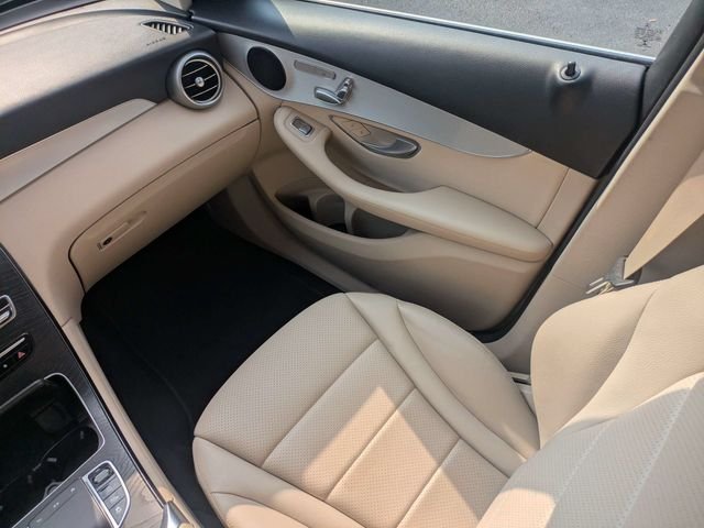 Used 2022  Mercedes-Benz GLC 300 image 18