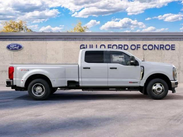 New 2027 Oxford White Ford XLT image 6