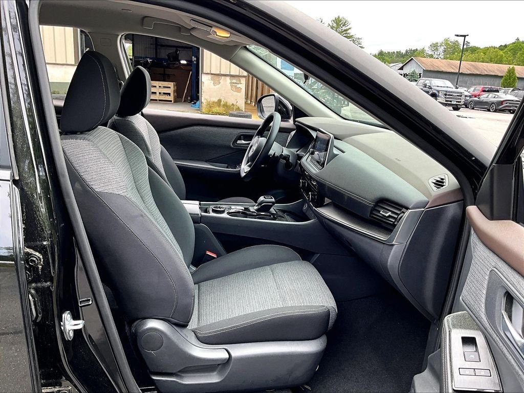Used 2022 Black Nissan SV image 14