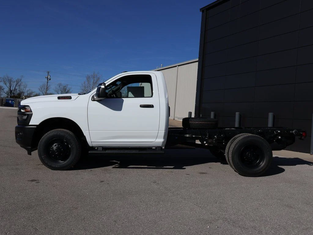 New 2026 Bright White Clearcoat RAM Tradesman image 2