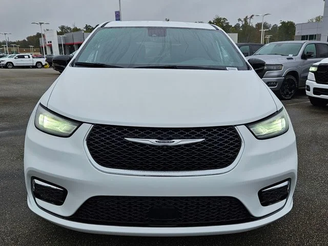 New 2026 Bright White Clear-Coat Exterior Paint Chrysler Select image 2