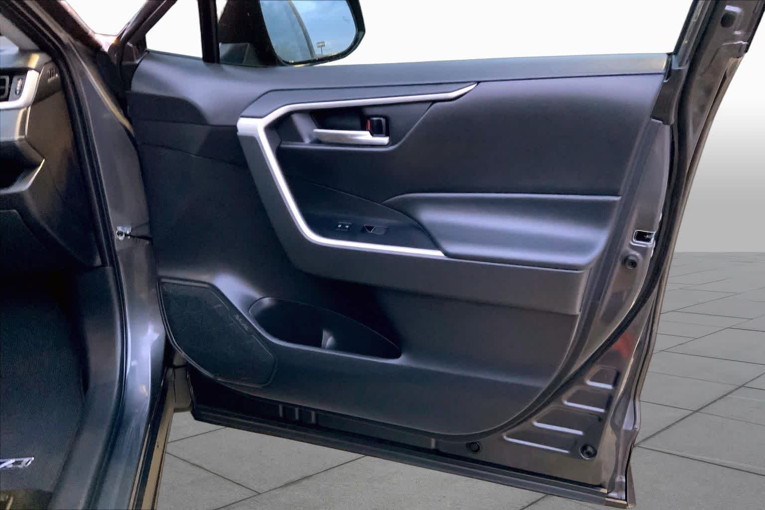 Used 2025 Magnetic Gray Metallic Toyota XLE Premium image 20