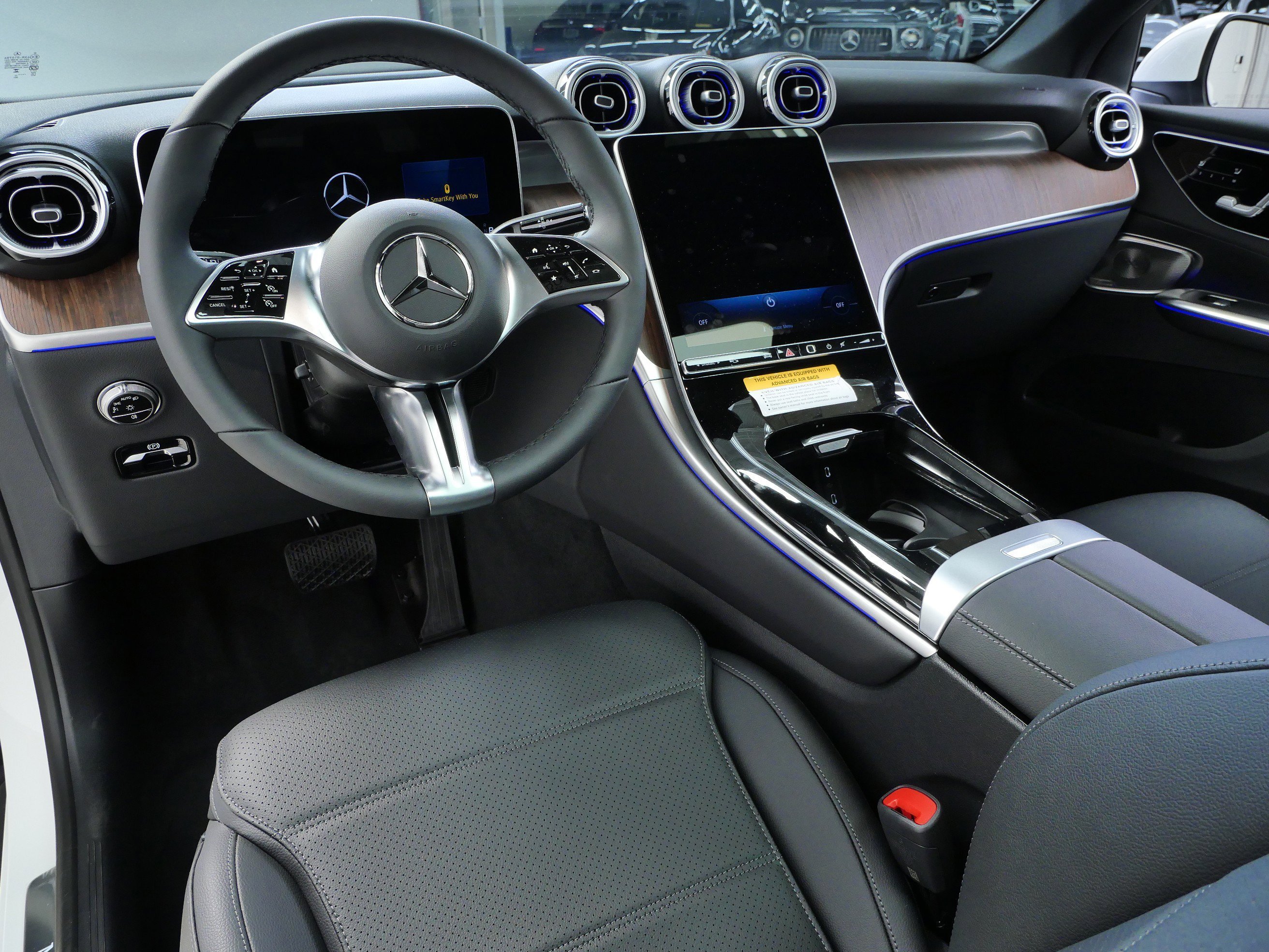 New 2026 Polar White Mercedes-Benz GLC 300 image 3