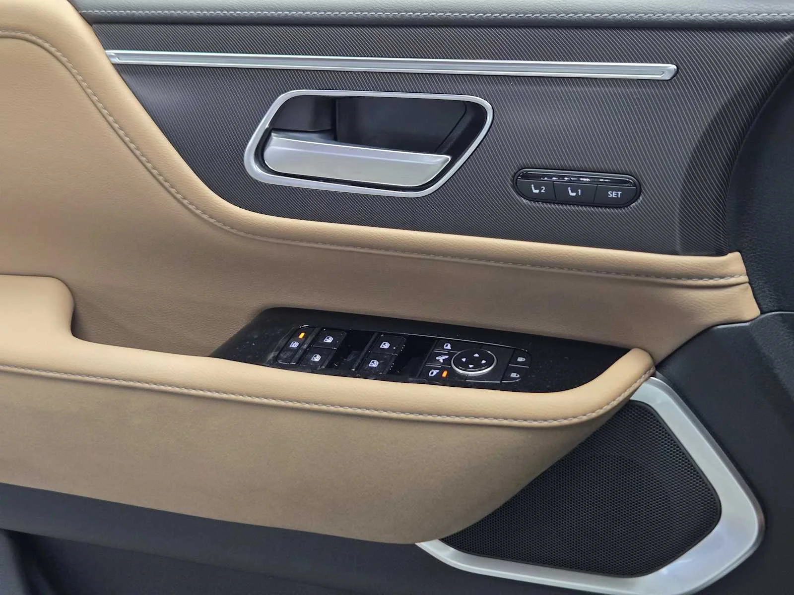 New 2026 RADIANT WHITE INFINITI Luxe 2WD image 16