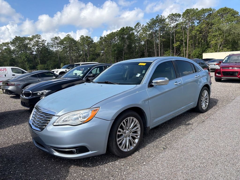2013 Chrysler 200 Limited's photo