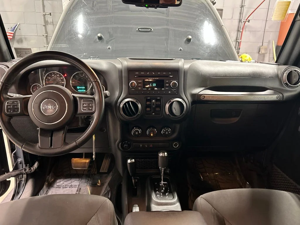 Used 2018 Gray Jeep Unlimited Sport image 18