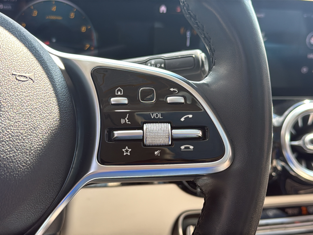 Used 2021 White Mercedes-Benz GLA 250 image 16