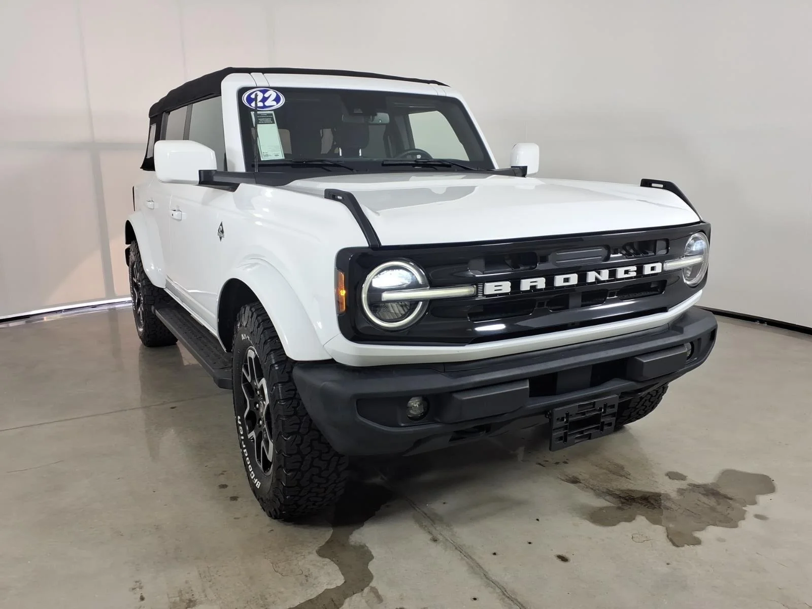 Used 2022 Oxford White Ford Outer Banks Advanced image 16