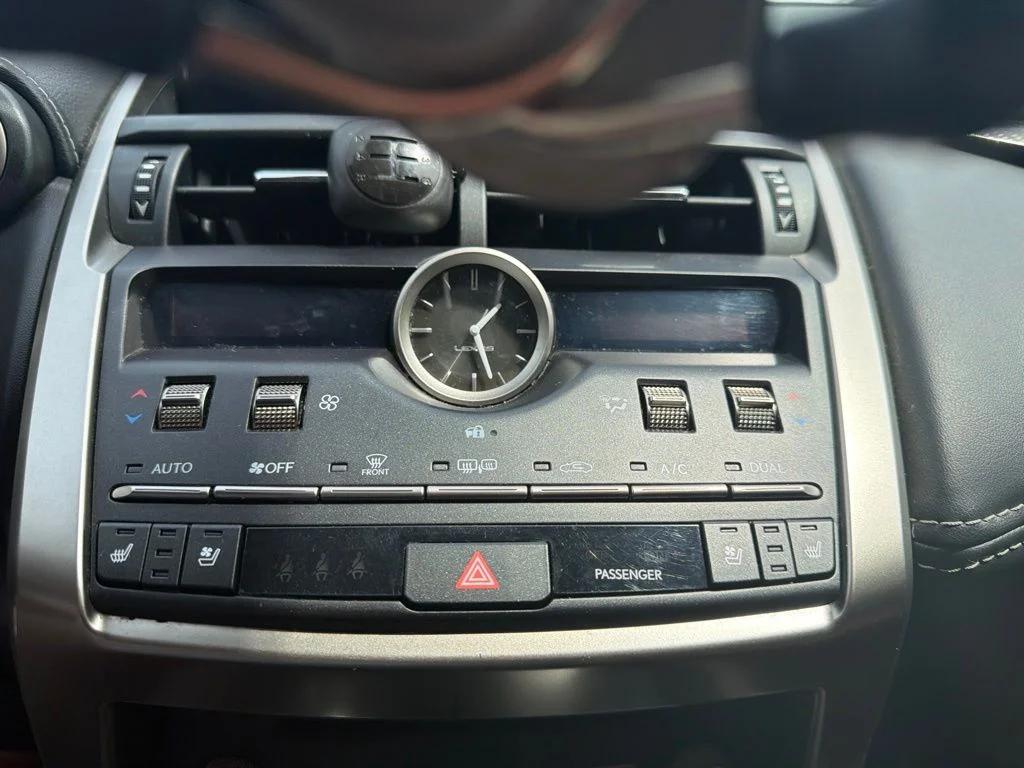 Used 2020 White Lexus 300h image 11